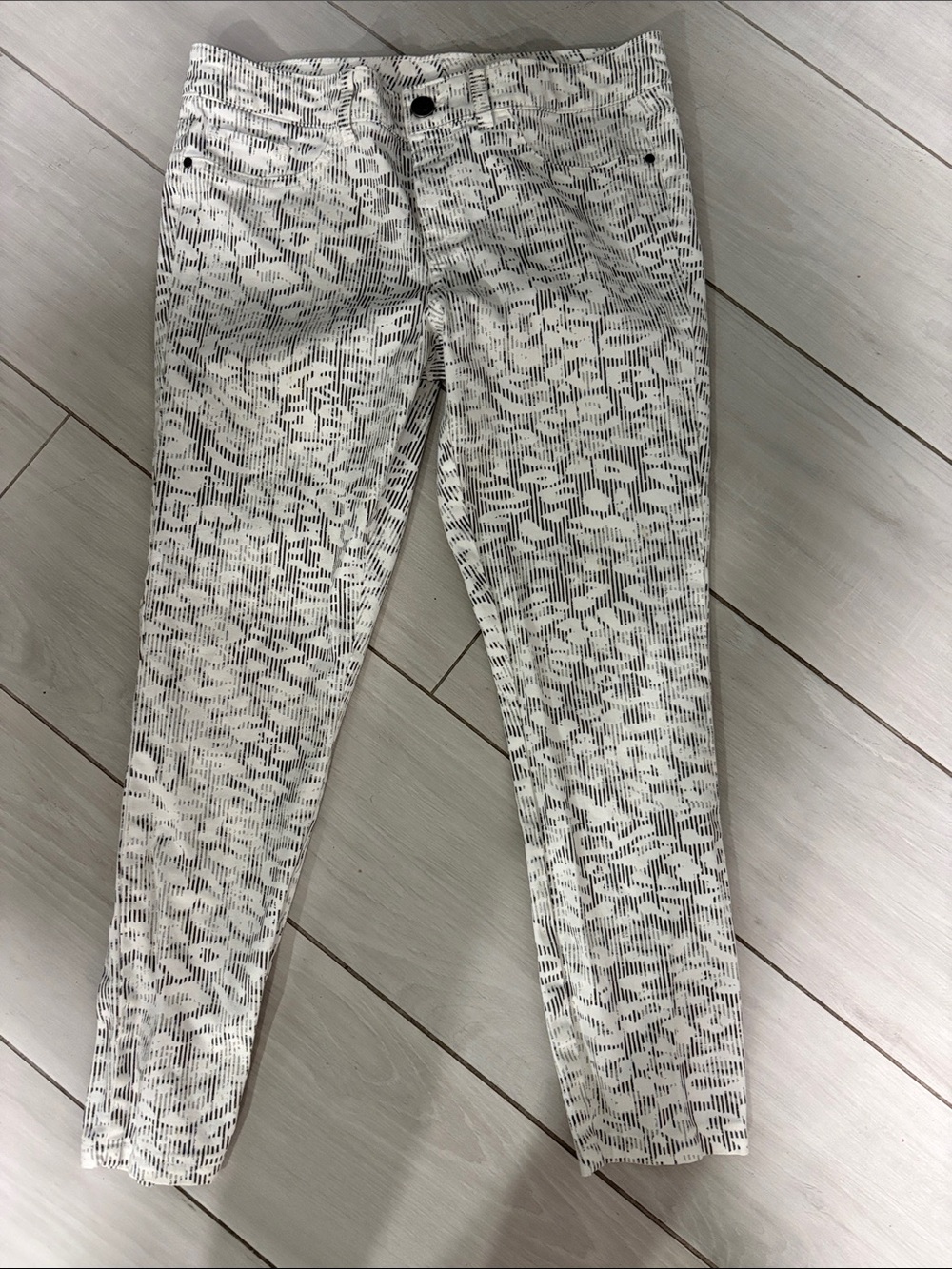 Calvin Klein White and Gray Skinny pants with animal print Pattern size 6